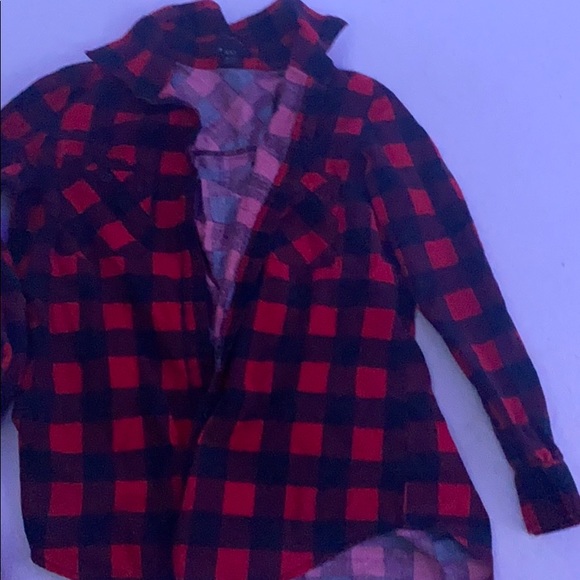 Two plaid pull overs - Picture 2 of 3